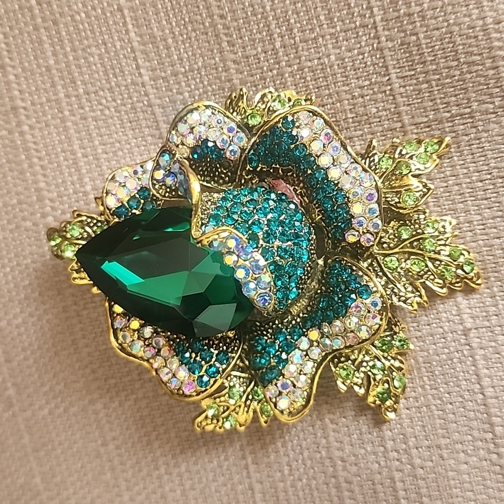 New Multi Rhinestone Flower Brooch - Picture 9 of 12
